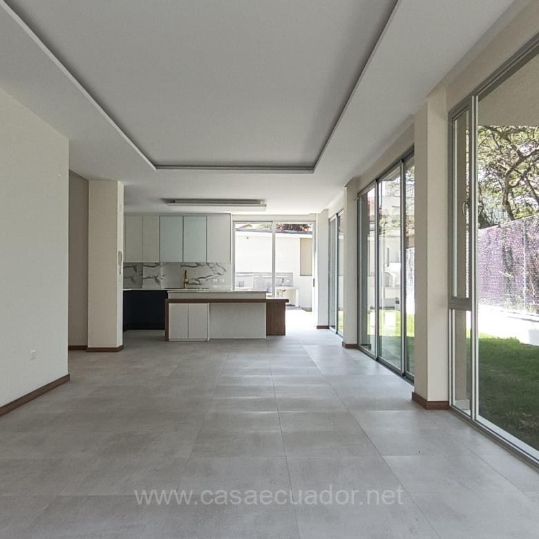 Casa de 3 Dormitorios en Venta en Altavista, Nayón