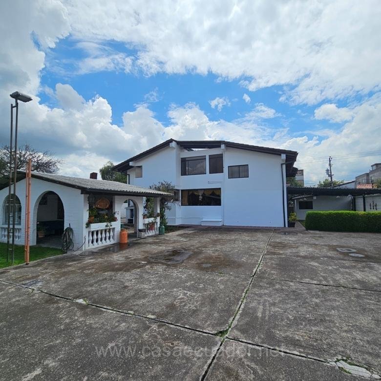 Casa con local comercial en La Armenia
