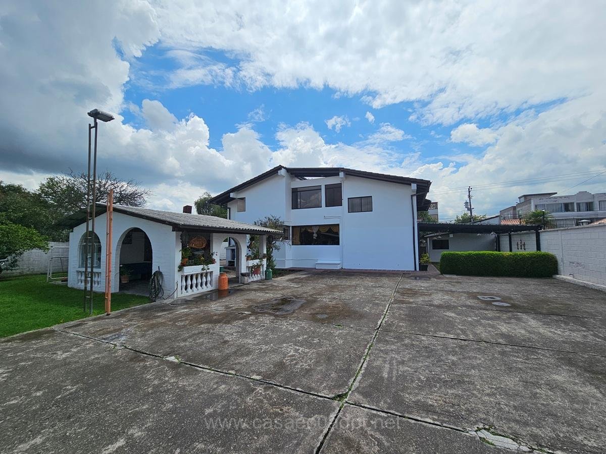 Casa con local comercial en La Armenia
