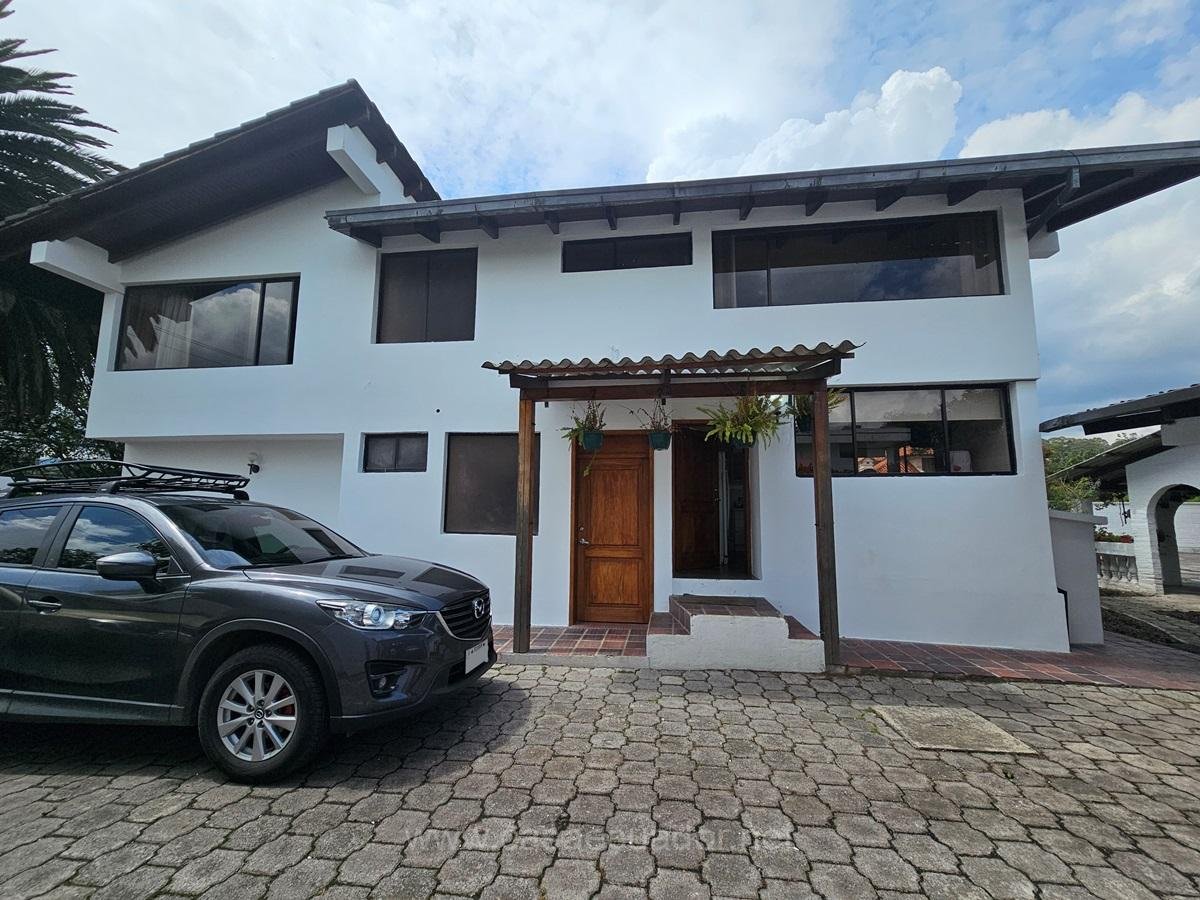 Propiedad de 1321 m² en Quito