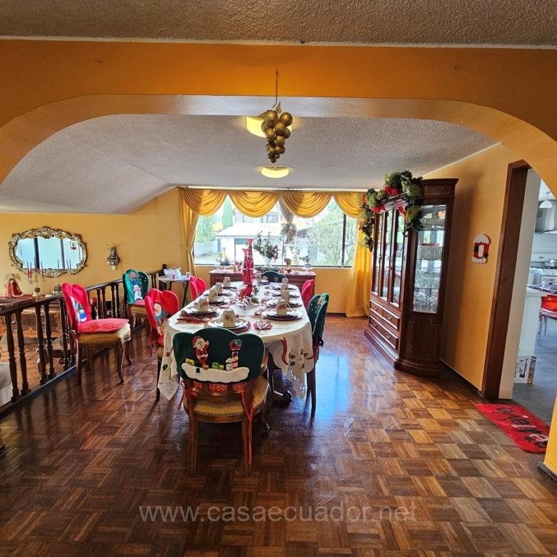Casa de Venta en La Armenia I con Local Comercial y Casa de Servicio