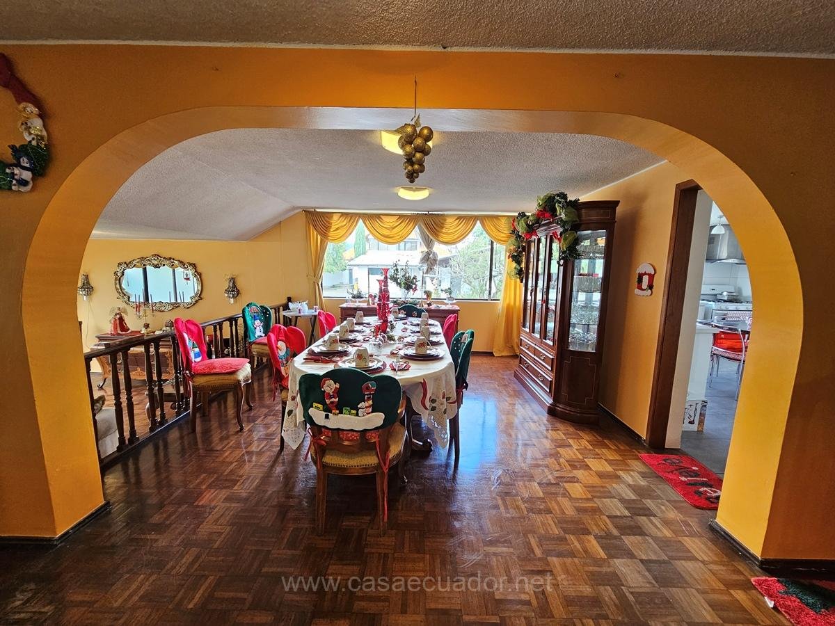 Casa de Venta en La Armenia I con Local Comercial y Casa de Servicio