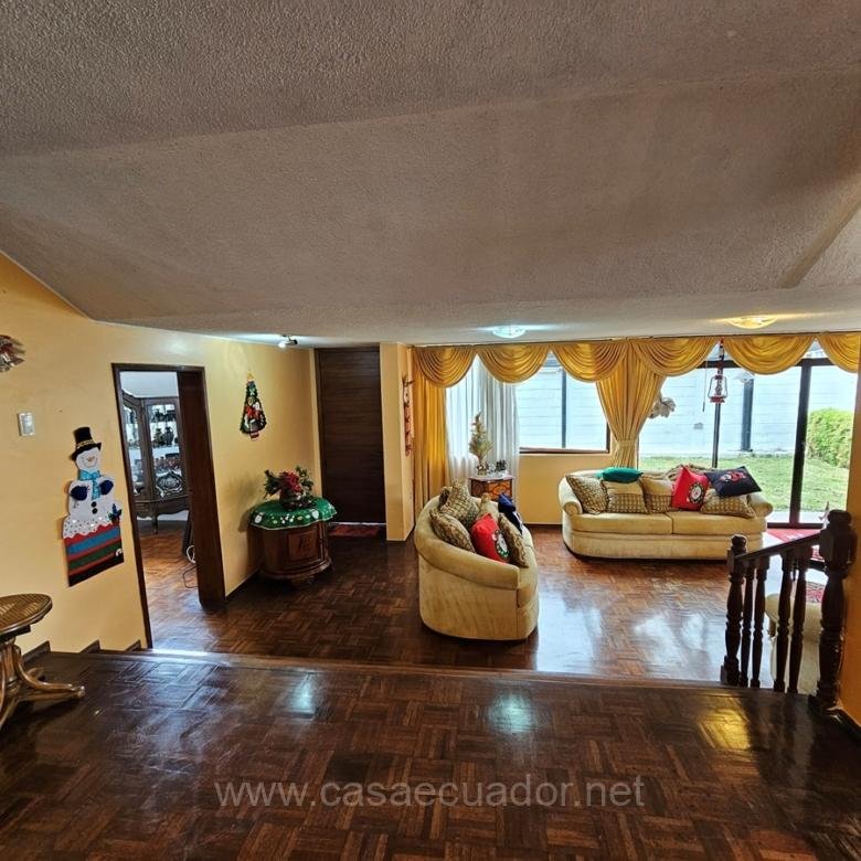 Casa de Venta en La Armenia I con Local Comercial y Casa de Servicio