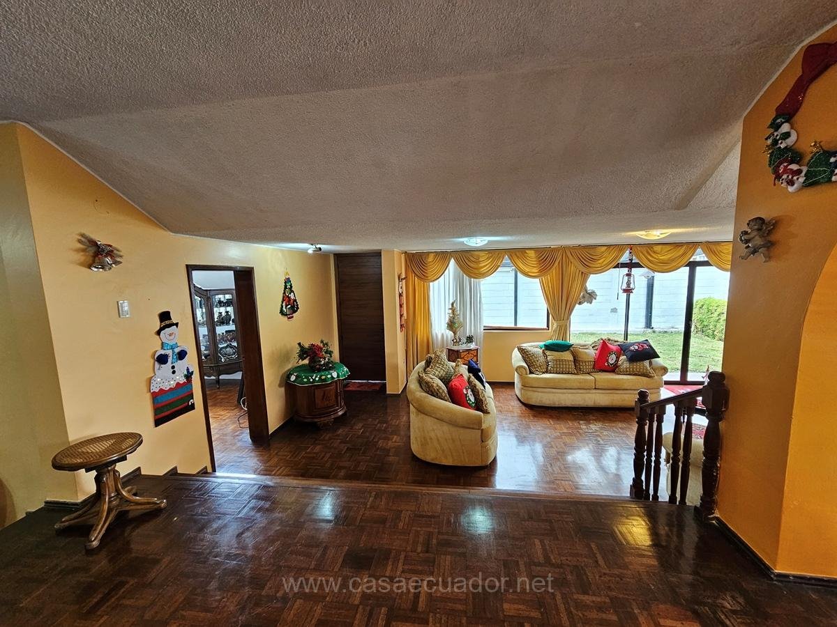 Casa de Venta en La Armenia I con Local Comercial y Casa de Servicio