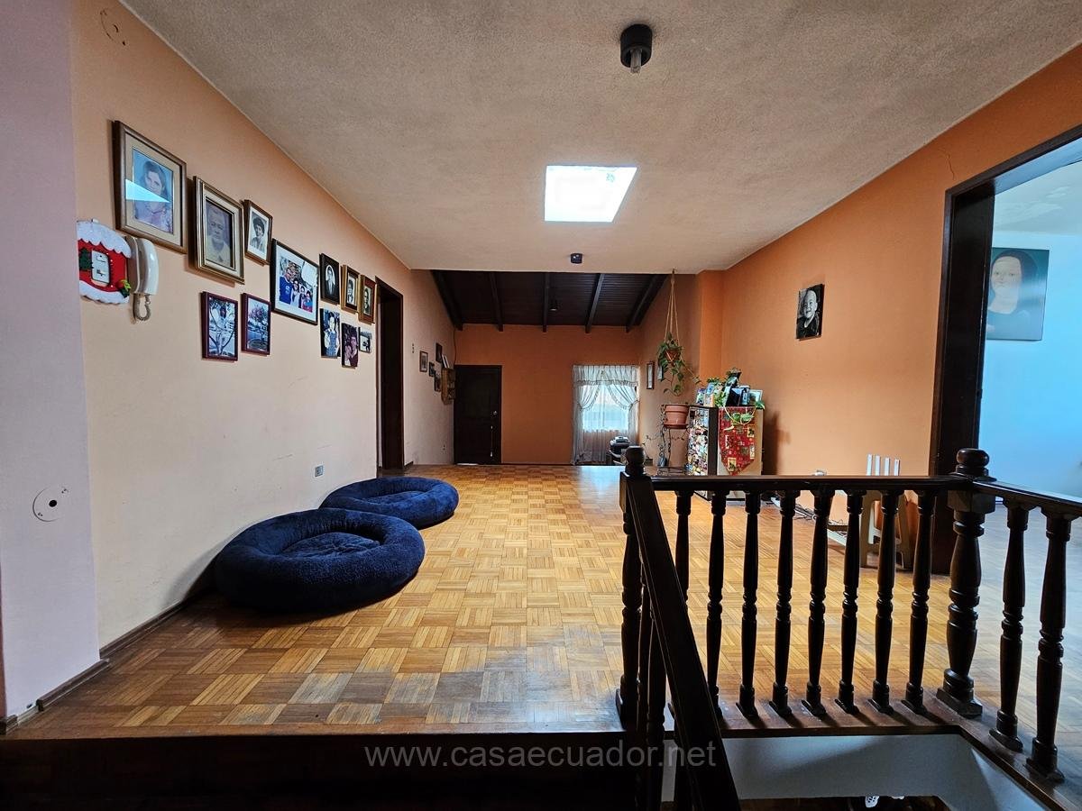 Casa de Venta en La Armenia I con Local Comercial y Casa de Servicio