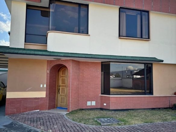 Casa en venta en Sangolquí