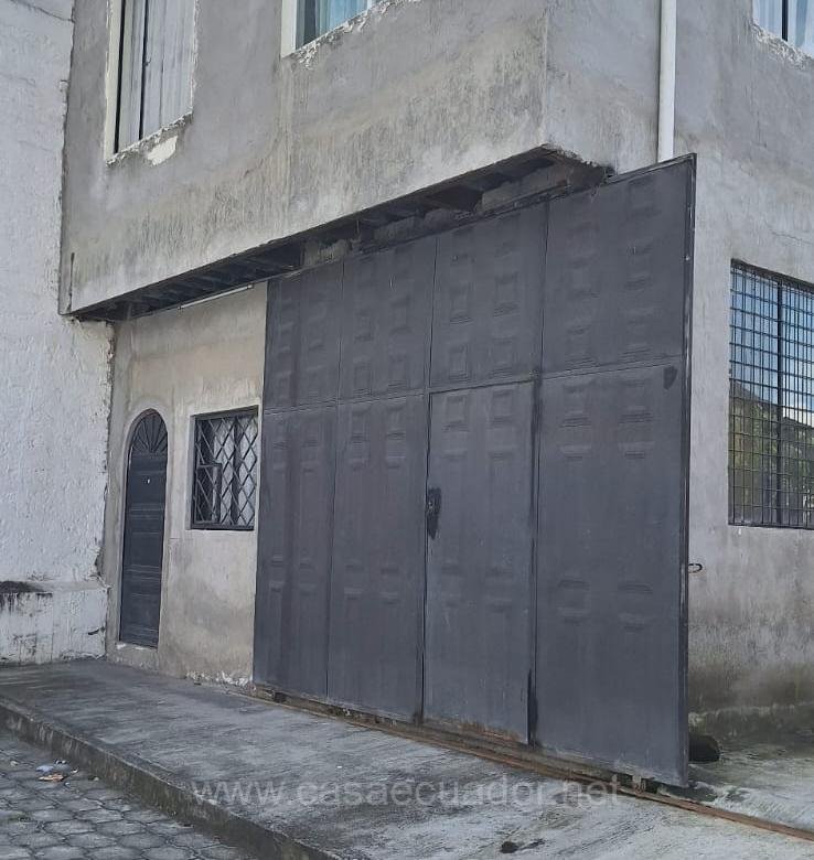 Casa con Departamento, Bodega y Local Comercial en Venta en Ibarra
