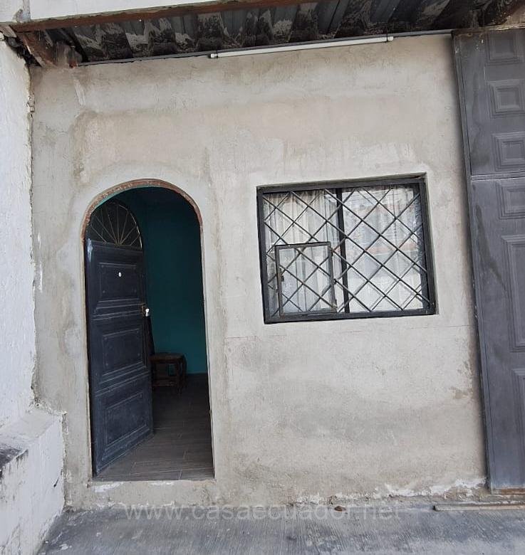 Casa con Departamento, Bodega y Local Comercial en Venta en Ibarra