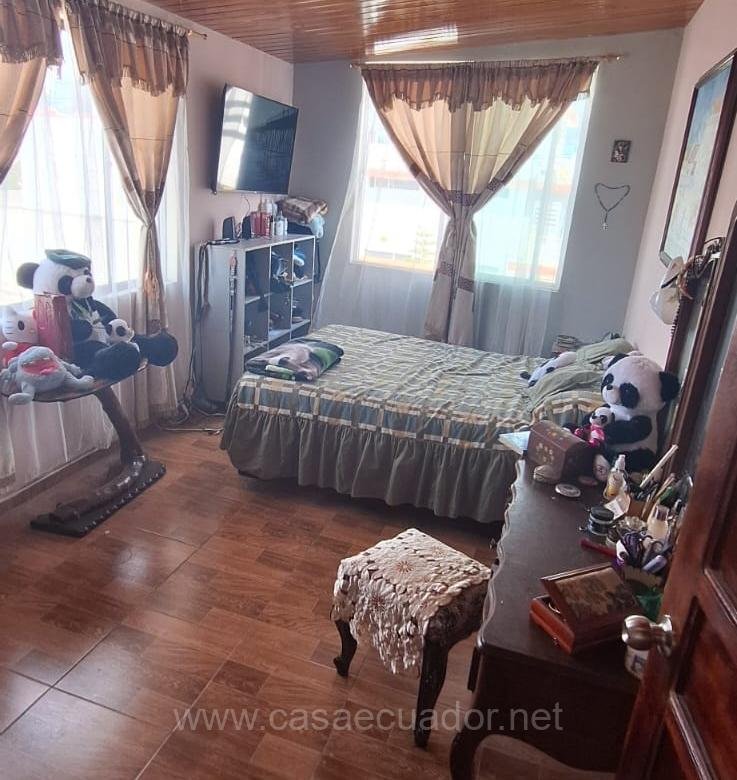Casa con Departamento, Bodega y Local Comercial en Venta en Ibarra