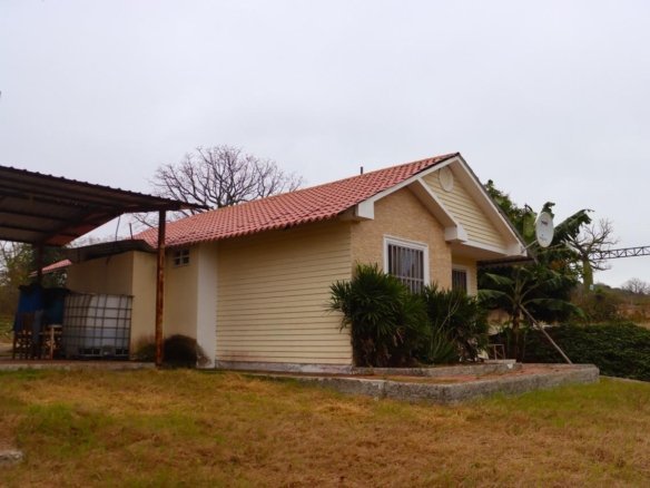 Complejo deportivo en venta en Montecristi
