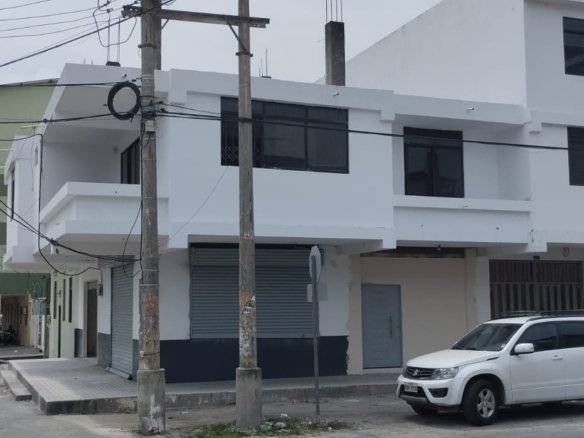 Locales comerciales en esquina estratégica Esmeraldas