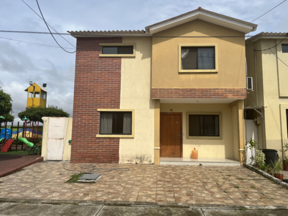 Casa en Venta en Urbanización Milán Guayaquil