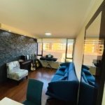 departamento en venta conjunto san martín mañosca quito El departamento en venta Conjunto San Martín Mañosca Quito se encuentra en el segundo piso de la Torre 18 y dispone de una distribución diseñada para brindar confort y funcionalidad. Además, cuenta con parqueaderos, bodega y acceso a múltiples servicios dentro del conjunto residencial. Tabla de Contenidos Departamento en Venta Conjunto San Martín Mañosca Quito Características del Departamento Distribución de los Espacios Amenidades del Conjunto Ubicación en Mañosca Beneficios de Vivir en el Sector Seguridad y Comodidad Preguntas Frecuentes Departamento en Venta Conjunto San Martín Mañosca Quito con Excelentes Amenidades Este departamento en venta Conjunto San Martín Mañosca Quito destaca por encontrarse dentro de un conjunto residencial que ofrece múltiples espacios recreativos y deportivos para sus residentes. La combinación de seguridad, áreas verdes y servicios comunales convierte a esta propiedad en una alternativa ideal para familias y profesionales. Su ubicación dentro del conjunto permite disfrutar de un entorno organizado y diseñado para brindar bienestar a sus habitantes. Características Principales del Departamento El departamento en venta Conjunto San Martín Mañosca Quito dispone de las siguientes características: 3 dormitorios. 2 baños completos. 1 baño social. 97 m² de construcción. 2 parqueaderos. Bodega. Horno. Cocina de inducción. Chimenea digital incorporada. 9 años de construcción. Estas características ofrecen comodidad y funcionalidad para el día a día de sus residentes. Distribución de los Espacios La distribución de este departamento en venta Conjunto San Martín Mañosca Quito permite aprovechar eficientemente cada ambiente. Los tres dormitorios brindan espacios adecuados para familias, mientras que las áreas sociales están diseñadas para ofrecer comodidad y practicidad. La presencia de una bodega y dos parqueaderos añade valor adicional a la propiedad y facilita el almacenamiento y la movilidad. Amenidades del Conjunto San Martín Uno de los principales atractivos de este departamento en venta Conjunto San Martín Mañosca Quito son las áreas comunales disponibles para los residentes. Guardianía permanente 24/7. Dos gimnasios. Piscina. Sauna. Turco. Cancha de básquet. Amplias áreas verdes. Estas amenidades permiten disfrutar de actividades recreativas y deportivas sin salir del conjunto residencial. Ubicación Estratégica en Mañosca La ubicación de este departamento en venta Conjunto San Martín Mañosca Quito ofrece acceso a importantes vías de circulación, servicios, establecimientos comerciales y equipamientos urbanos. El sector Mañosca es reconocido por su conectividad y por su cercanía a diferentes puntos de interés de la ciudad. Esta ubicación favorece la movilidad diaria y contribuye a una mejor calidad de vida para sus habitantes. Seguridad y Calidad de Vida Vivir en un departamento en venta Conjunto San Martín Mañosca Quito permite disfrutar de un entorno residencial con vigilancia permanente y áreas diseñadas para el bienestar familiar. La seguridad y los espacios recreativos son factores altamente valorados por quienes buscan una vivienda en Quito. Además, el conjunto ofrece un ambiente adecuado para familias, profesionales y personas que desean combinar comodidad y ubicación estratégica. Si desea explorar más departamentos modernos en Quito, encontrará diversas alternativas inmobiliarias disponibles en diferentes sectores de la ciudad. Para consultar información oficial sobre planificación urbana y servicios municipales puede visitar el portal del Municipio de Quito. Preguntas Frecuentes sobre Departamento en Venta Conjunto San Martín Mañosca Quito ¿Cuántos dormitorios tiene el departamento? La propiedad dispone de tres dormitorios. ¿Cuántos baños posee? Cuenta con dos baños completos y un baño social. ¿Tiene estacionamientos? Sí, incluye dos parqueaderos. ¿Dispone de bodega? Sí, cuenta con una bodega. ¿El conjunto tiene piscina? Sí, dispone de piscina para los residentes. ¿Existe servicio de guardianía? Sí, cuenta con guardianía permanente las 24 horas. ¿Tiene áreas deportivas? Sí, incluye gimnasios y cancha de básquet. ¿Dónde está ubicado? Se encuentra en el sector Mañosca, en el norte de Quito.