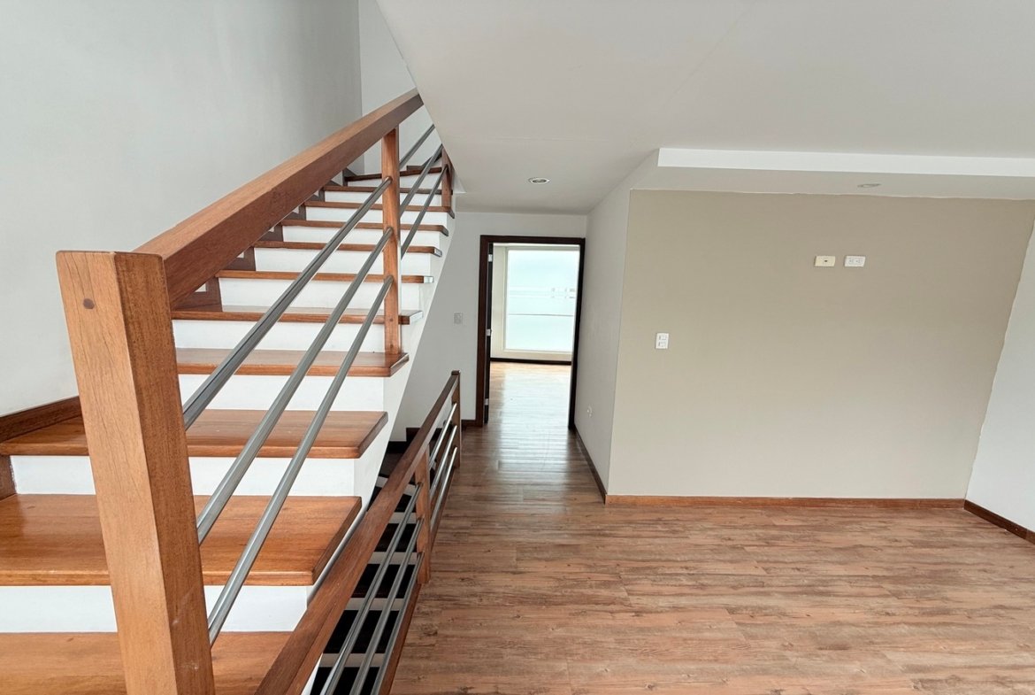 Casa 3 Pisos Condominio Privado NARANCAY- CUENCA