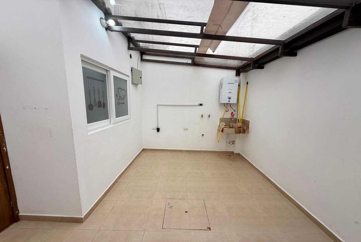 Casa 3 Pisos Condominio Privado NARANCAY- CUENCA