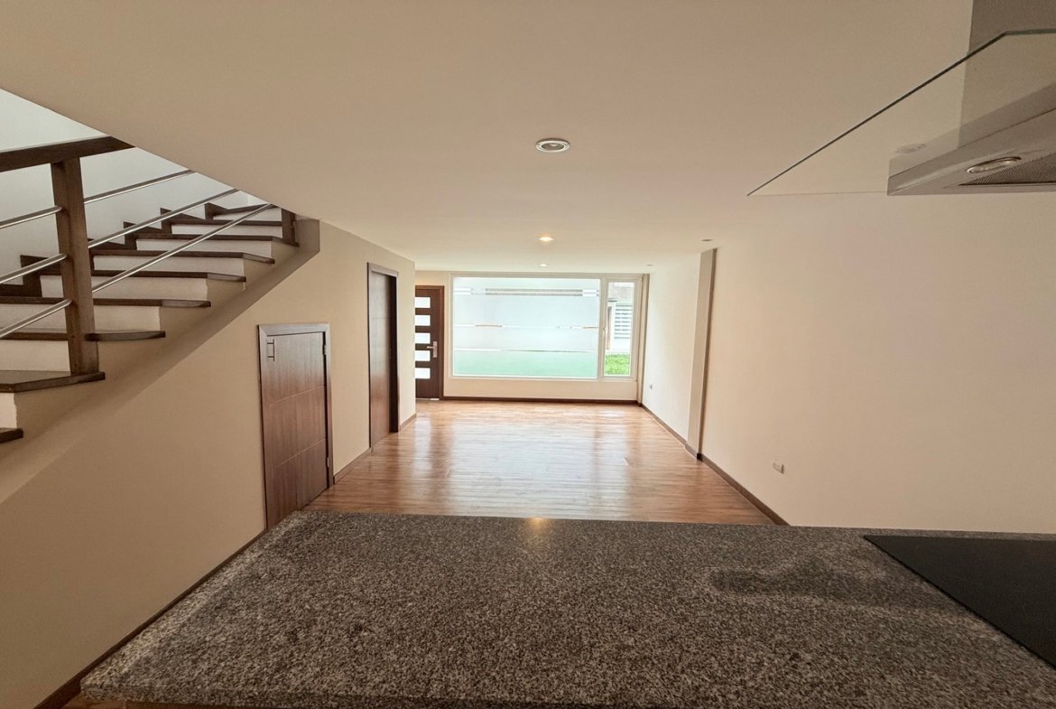 Casa 3 Pisos Condominio Privado NARANCAY- CUENCA