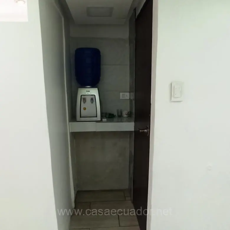 Alquilo local comercial en Alborada 4ta etapa