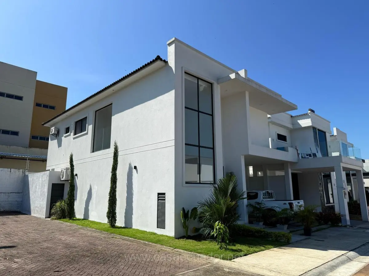 Casa en Venta Punta Esmeralda Vía a la Costa