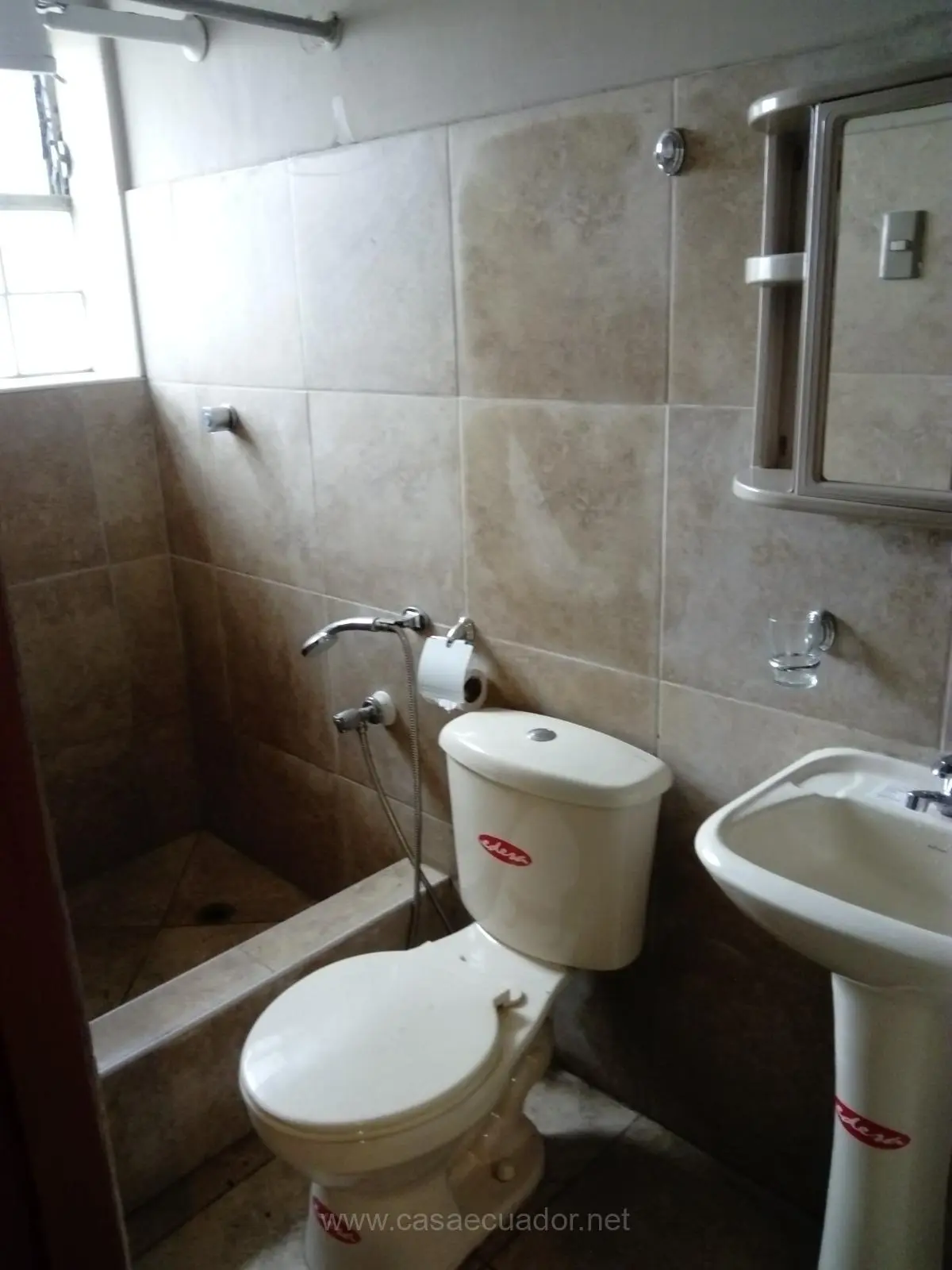 Lindo Departamento En Esmeraldas Y 9 De Octubre, Zona Estratégica