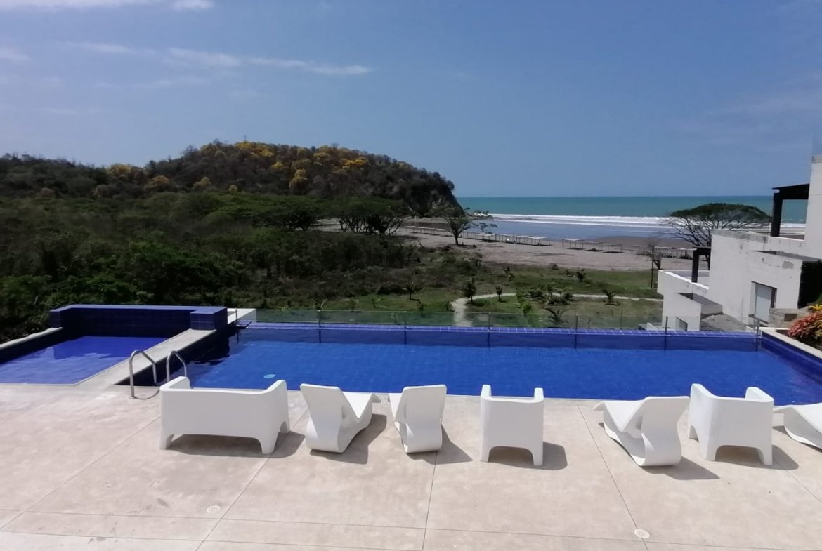 Se vende departamento frente al mar