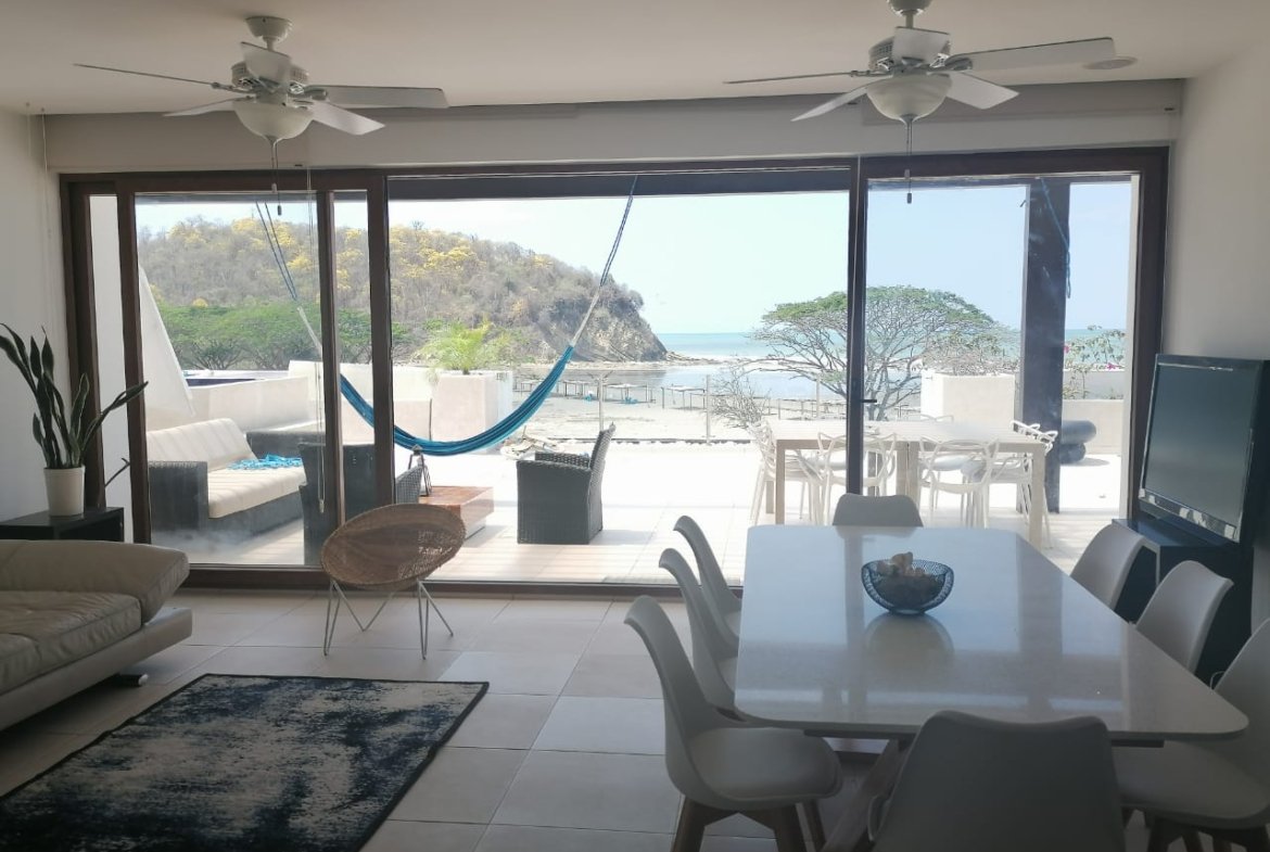 Se vende departamento frente al mar