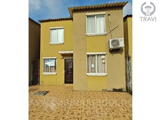 casa en venta villa del rey la aurora con tres dormitorios dos parqueaderos y urbanizacion privada lista para vivir