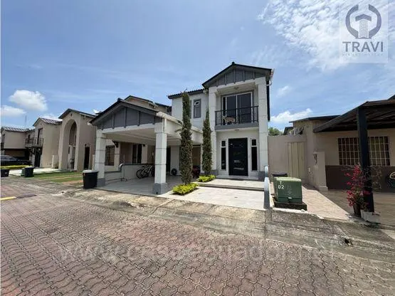 casa en venta villa club omega daule con jacuzzi patio privado cuatro dormitorios y seguridad permanente 24 horas