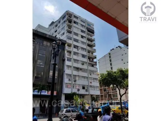 departamento en venta centro de guayaquil remodelado con 2 dormitorios y ascensor en avenida 9 de octubre