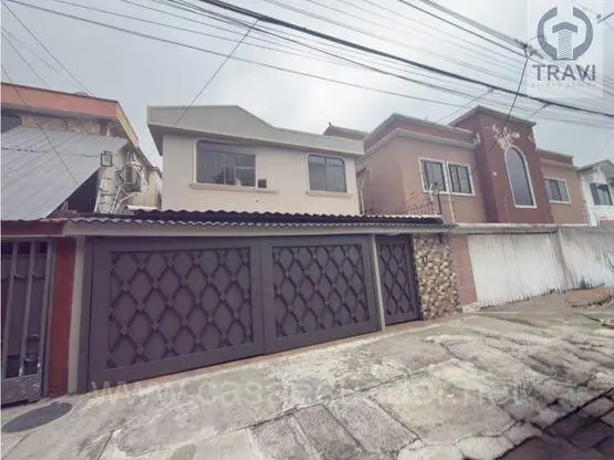 casa en venta garzota guayaquil con 3 dormitorios patio interior y dos plantas bien distribuidas