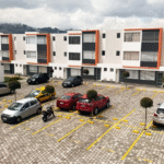 casa en venta llano grande quito con tres habitaciones estudio patio y guardiania 24 horas dentro de conjunto residencial