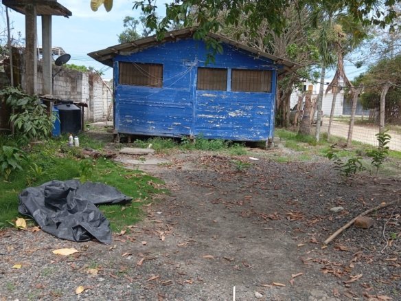 terreno frente al mar en venta tonsupa con 680 metros cuadrados y dos casas construidas ideal para proyecto turistico o vivienda vacacional