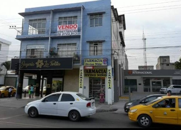 edificio en venta centro de esmeraldas esquinero de 4 pisos ubicado frente al parque central municipio e iglesia la merced