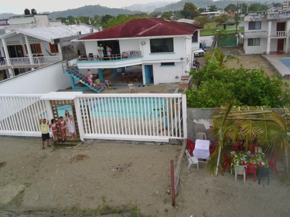casa frente al mar en venta tonsupa con piscina y vista panoramica al oceano