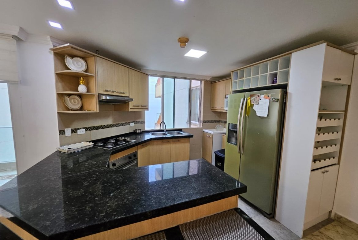 VENTA DE DEPARTAMENTO FRENTE AL MAR – TONSUPA 🌊 Hermoso departamento en Torre Sol, con vista directa al mar.