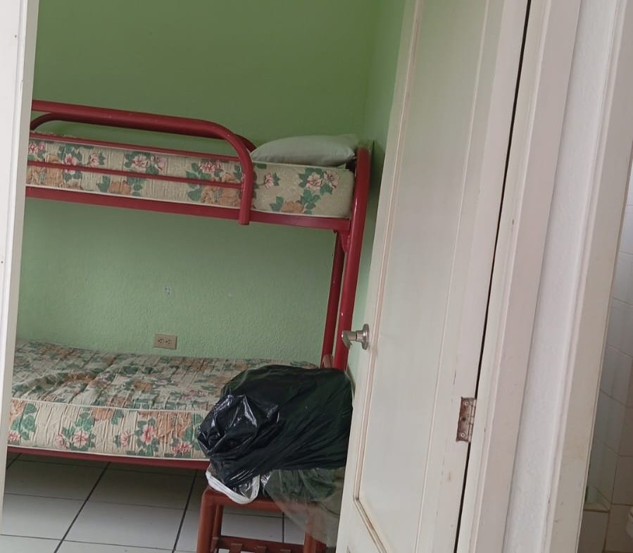 VENTA DE DEPARTAMENTO – CASTELNOUVO, ESMERALDAS ¡Excelente oportunidad cerca de la playa! ✨ Características: 🛏️ 2 dormitorios 🏊 Piscina en el conjunto 🚶‍♂️ A pocos pasos de la playa 🔒 Zona tranquila y segura Ideal para vivir, vacacionar o invertir 💰 Precio: $28.000 📞 Interesados, contactarme para más información y visitas. #Esmeraldas #Castelnouvo #DepartamentoEnVenta #OportunidadUnica #InversionInmobiliaria VENTA DE DEPARTAMENTO – CASTELNOUVO, ESMERALDAS ¡Excelente oportunidad cerca de 28.000,00$Precio Cantidad* 1 Agregar al carrito
