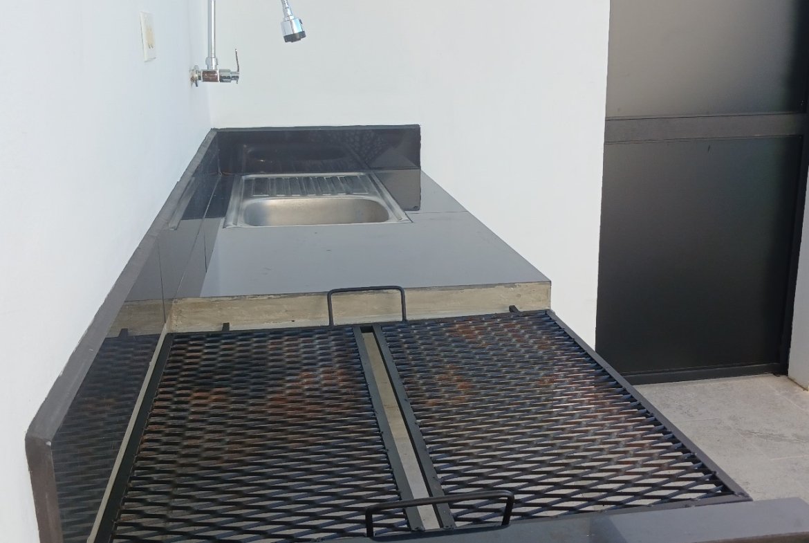VENTA DE CASA DE 2 PISOS – BALCONES DE TACHINA, ESMERALDAS ¡Excelente oportunidad en zona residencial segura!