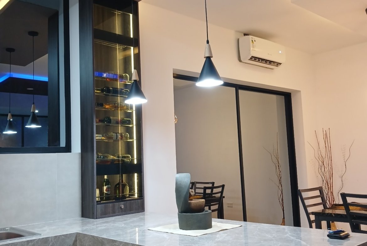 VENTA DE CASA DE 2 PISOS – BALCONES DE TACHINA, ESMERALDAS ¡Excelente oportunidad en zona residencial segura!