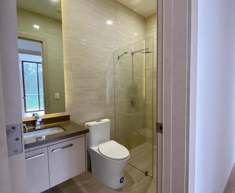 APARTAMENTO DE LUJO DENTRO DE URBANIZACION SEGURIDAD PRIVADA 24/7 365