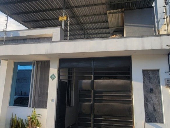 casa en venta coop chiguilpe santo domingo con terraza techada y planos aprobados para ampliacion
