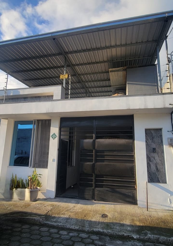 casa en venta coop chiguilpe santo domingo con terraza techada y planos aprobados para ampliacion