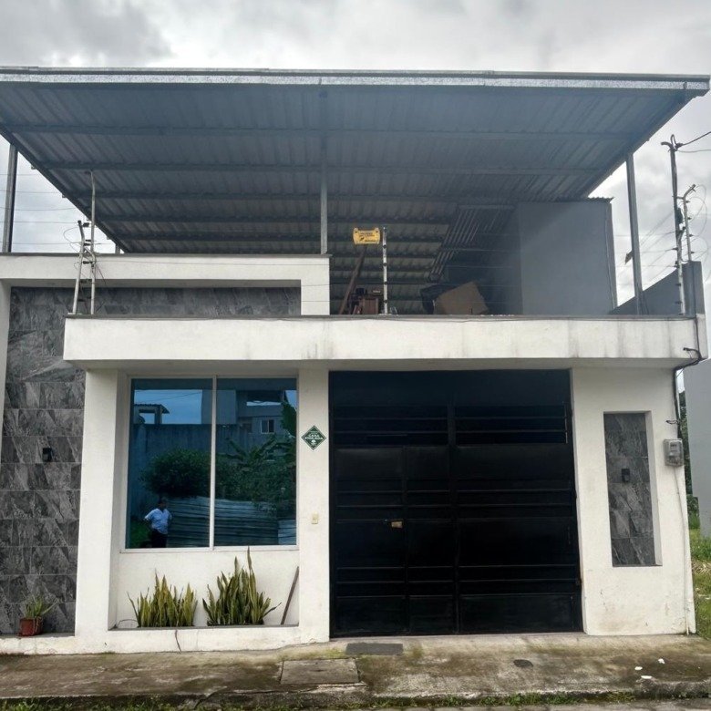 casa en venta coop chiguilpe santo domingo con terraza techada y planos aprobados para ampliacion Ecuador
