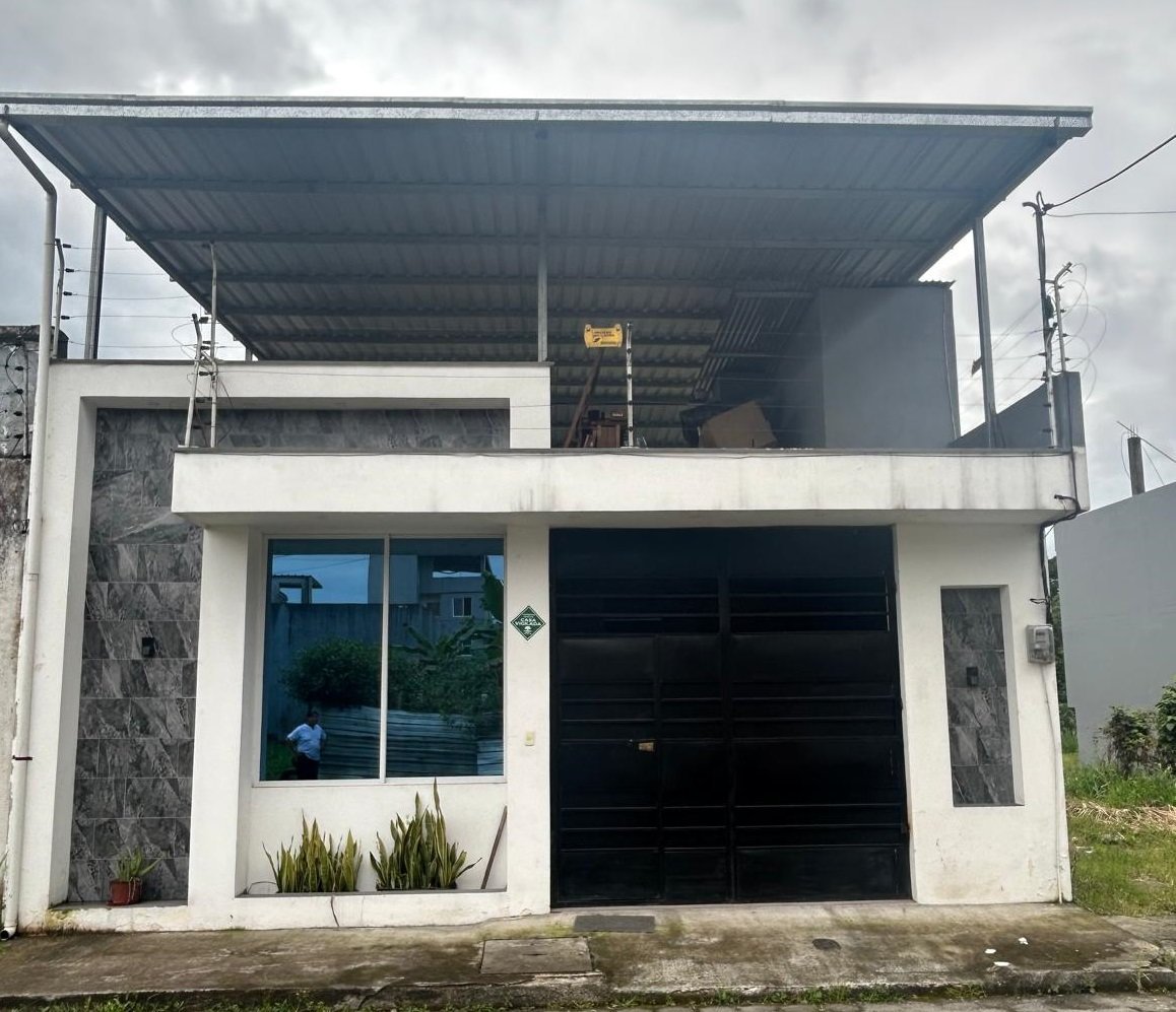 casa en venta coop chiguilpe santo domingo con terraza techada y planos aprobados para ampliacion Ecuador