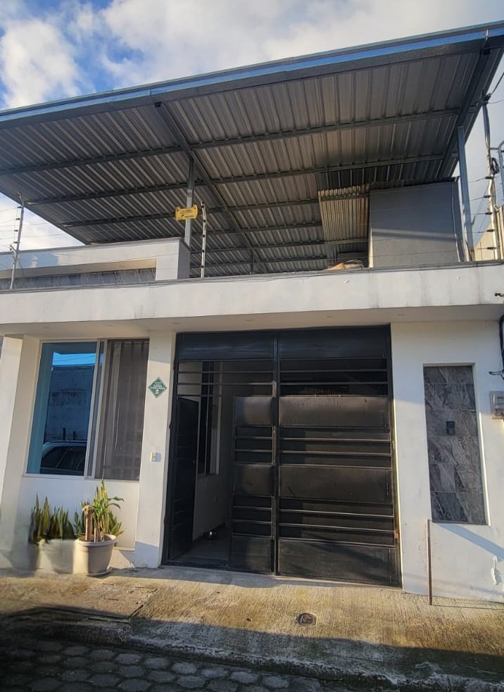 casa en venta coop chiguilpe santo domingo con terraza techada y planos aprobados para ampliacion Ecuador oferta hoy