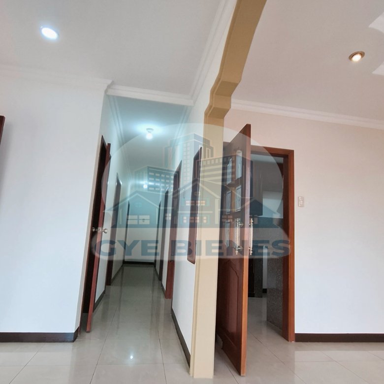 Casa con 2 departamentos por estrenar en Cdla. Bellavista Guayaquil Ecuador