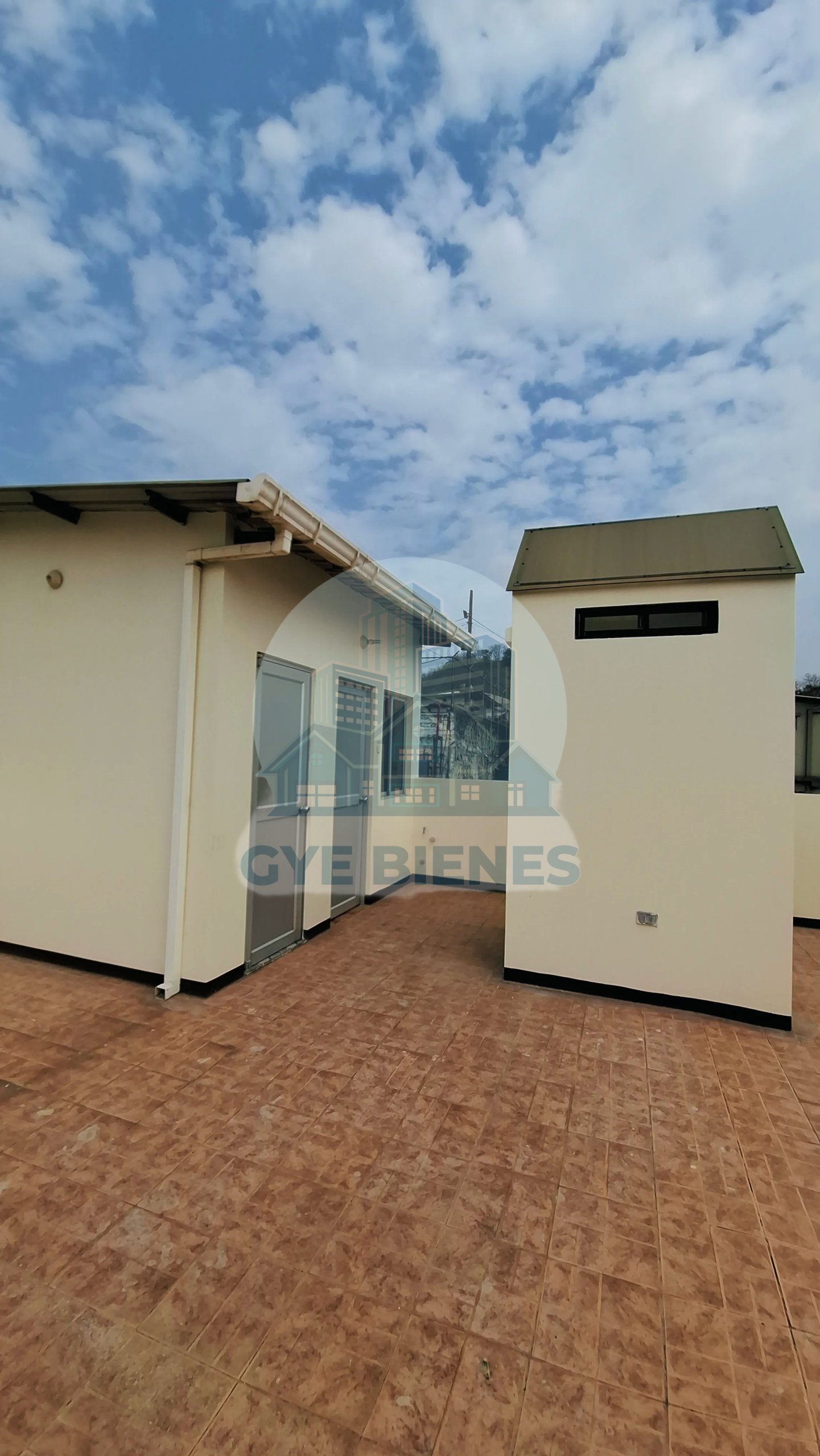 Casa con 2 departamentos por estrenar en Cdla. Bellavista Guayaquil Ecuador