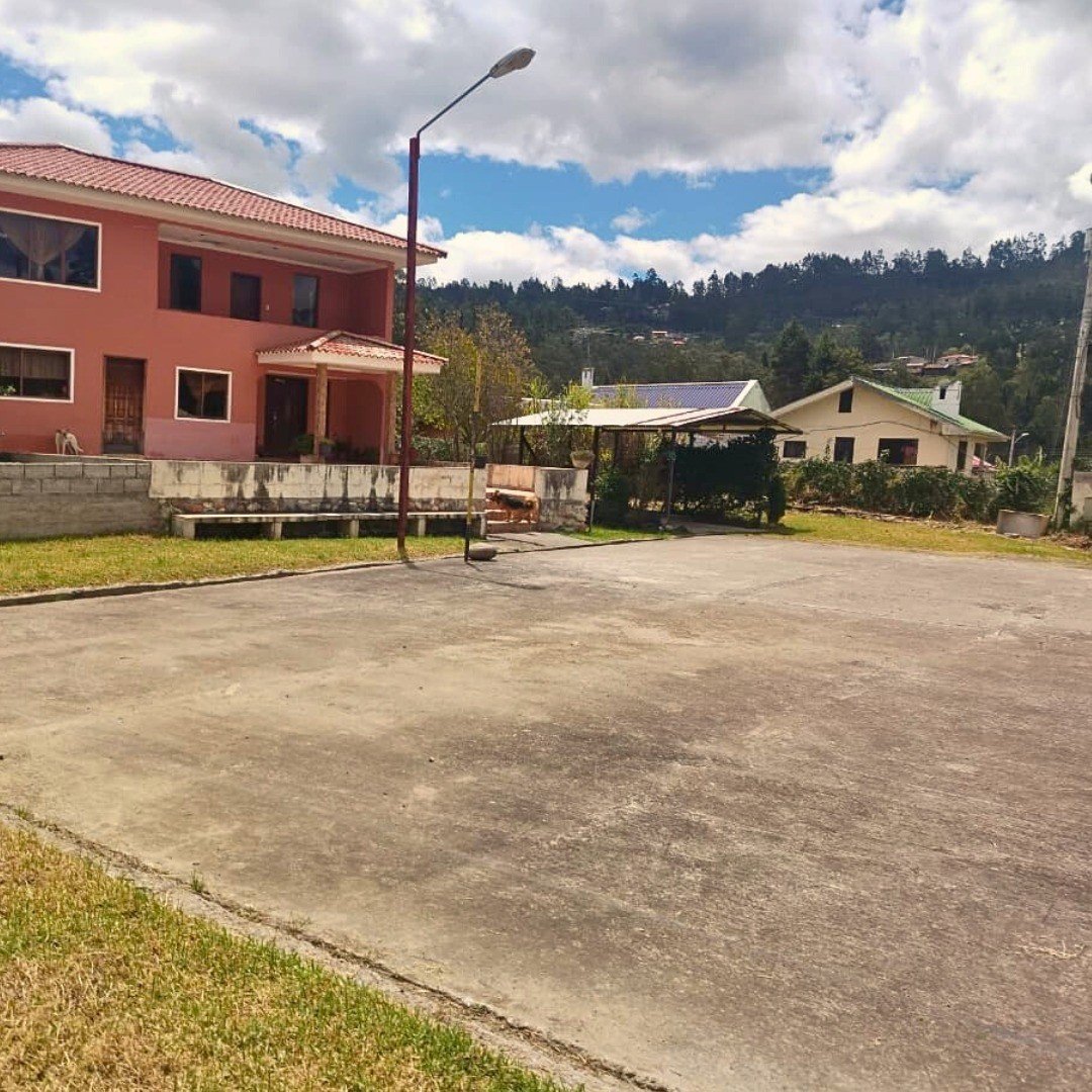 Se vende amplia y acogedora casa independiente