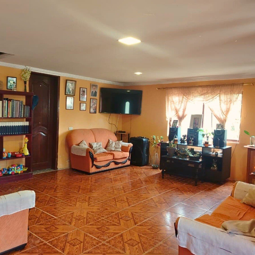 Se vende amplia y acogedora casa independiente