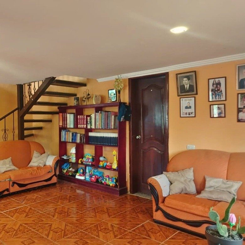 Se vende amplia y acogedora casa independiente