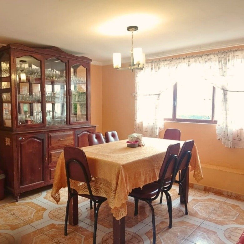 Se vende amplia y acogedora casa independiente