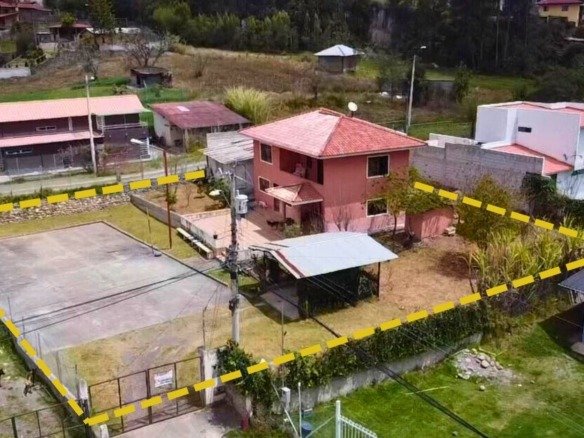 Se vende amplia y acogedora casa independiente
